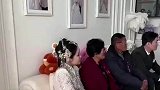 女生去参加朋友婚礼,发现她的猫社恐犯了