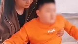 母亲每日往返学校14次，照顾截瘫儿子，母爱果真伟大！