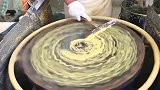 有没有开挖机山东的？你们那卷一人高的大葱的煎饼是这样做的吗？