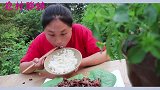 胖妹嘴馋借口多，拿三瓶啤酒当汤料，熬一盆鸭翅啃过瘾，解馋啦