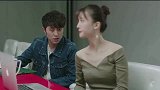 无论是短裙，皮裤还是露肩装，金晨都能轻松的驾驭