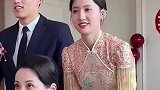 新人结婚，新娘和妈妈神仙颜值，新郎一眼就能看到老婆30年后的样子