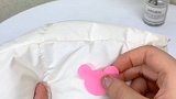 羽绒服不小心被划伤了，不要扔，用这个修补贴就能搞定