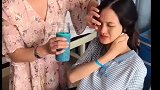 马上就要进产房了，两个女人不停地哭，整个心都快碎了