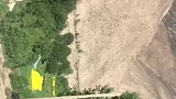 离开业拉山99拐后遇上一片绿洲，这里的界线好分明！