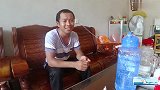 为了妹妹下个学期的学费，阿飞去市场摆摊卖自己抓的鱼！