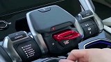 小舅子真有钱，买的车连档杆都没有，全都是按键操作！