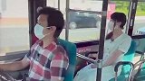 日本：硬核情侣开公交车约会，女友也考了公交驾照