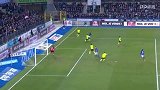 第31分钟斯特拉斯堡球员阿若克射门