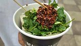 孕妈菜菜打卡新开臭豆腐，结果被隔壁酸辣粉征服了胃，酸辣好过瘾