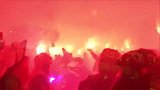 空场咋了？巴黎球迷赛前自嗨 焰火连天点亮街头