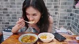 郑合惠子家乡的馄饨好小一个啊，疑惑榴莲饼的拉丝能力了