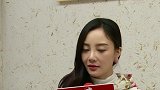 李小璐陪甜馨上舞蹈课，贴心帮女儿挡风，网友纷纷怒赞是个好妈妈