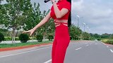 高挑的美女翻唱歌曲精彩好看，歌美人美！