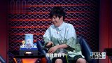 李诞：为啥前不着村后不着店也拍灯大张伟：我见缝拍灯！