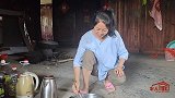 燕子想吃酸辣粉三哥又不会做，自己下厨煮一大碗，猛吃猛吃真过瘾