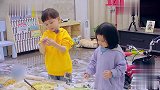 邓莎鼻子上沾面粉，大麟子都不管妈妈，只有饺子提醒她！