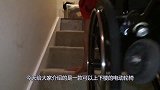 老外发明电动轮椅，上下楼如履平地，无需再要人陪同