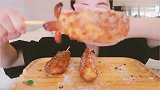 小仙女吃自制芝士热狗，自己做的怎么也得吃掉！
