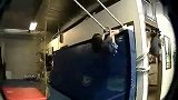极限-17年-会空翻能上墙 7岁跑酷女孩让人拜服-专题
