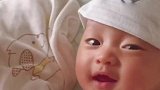 小宝宝笑起来的样子真的太可爱了，真是讨人喜欢啊