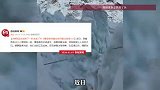 攀登者在珠峰昆布冰川拉练时，前一秒赞叹蓝冰绝美，后一秒险遇冰崩