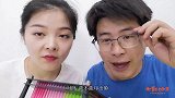 创意手工，弟弟大方送玩具，姐姐一开心做手套棒棒巧克力这波不亏
