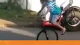 保持车距，切勿追尾