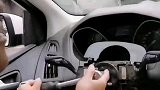 高手在民间没方向盘照样开走汽车，方向盘不够扳手来凑！豪横