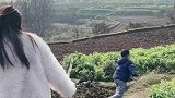 本想给孩子一个完整的童年，没成想自己回到了童年
