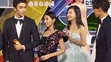【吴磊×张子枫】恋爱的开始！搂抱对视，贴面杀！