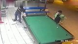不可能，绝对假的，打台球只有大力出奇迹！