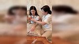 爆笑合集：给大家表演一个靓女怎么化解尴尬！