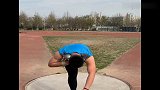 铅球比赛，起跳真标准，看看这惊人的爆发力，我承认我怕了