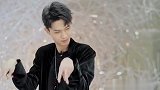 秦霄贤唱《青藏高原》飚到破音，跳螃蟹舞滑稽又搞笑