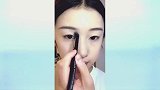 小姐姐化妆是什么样子，眼前一幕，让你不敢想象