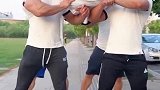 他竟然打女人，是得好好教训他
