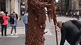 这人竟然能悬空，啥人啊