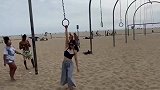 小姑娘玩吊环又美又飒！网友：没想到她竟然还弄了一个来回