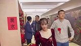 女子参加一对新人的婚礼，婚礼现场婆婆被宾客误认为是新娘
