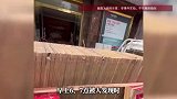 货车司机被瓷砖压靠身亡，清晨才被人发现，知情人：看到时手已经凉了