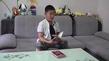 婚后妻子没生孩子，他离开家八年回来，才知妻子有了儿子