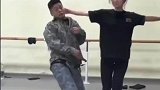 干了舞蹈生想干的事，多少带了点恩怨
