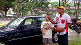 街头恶作剧，小男孩故意把车窗打破，路人非常的尴尬