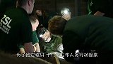 饲养员给小老虎拔虫牙，虫牙放到老虎面前，小老虎：考虑我的感受
