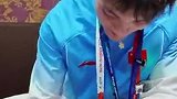 李昊展示亚运会铜牌：挺沉的 下次拿个金的