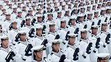 外国网友剪辑中国阅兵，老外看后震惊到合不拢嘴！这气场太震撼了
