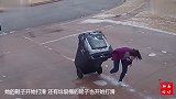 20岁女孩倒垃圾，脚下打滑，原地旋转了10分钟