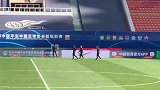 保级关键战马宁率裁判组检查场地 亲自检验设备确保万无一失