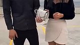 美女一个失误让帅哥苦等5小时